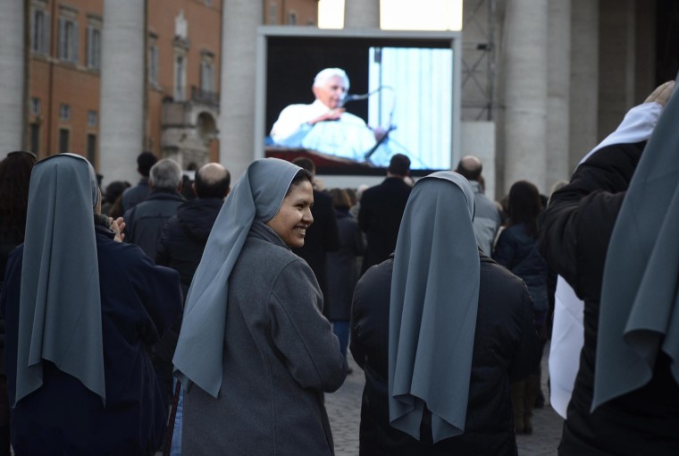 Image: Nuns watch Pope departing