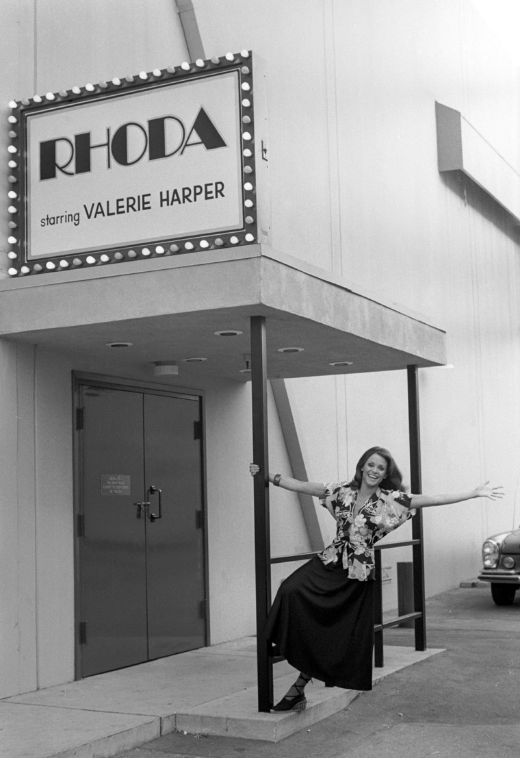 Image: (FILE) American TV Actress Valerie Harper Diagnosed Terminal Brain Cancer Harper Filming Rhoda