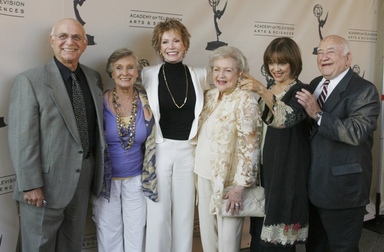 Image: Actors gather to honor actress Betty White