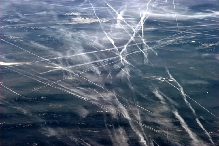 Image: US-SPACE-ISS-CONTRAILS