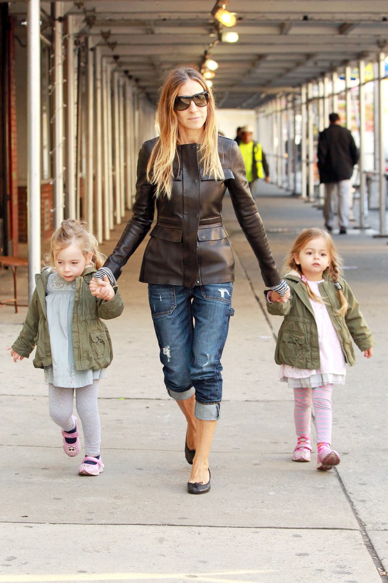 Sarah Jessica Parker Out And About With her Twin Daughters