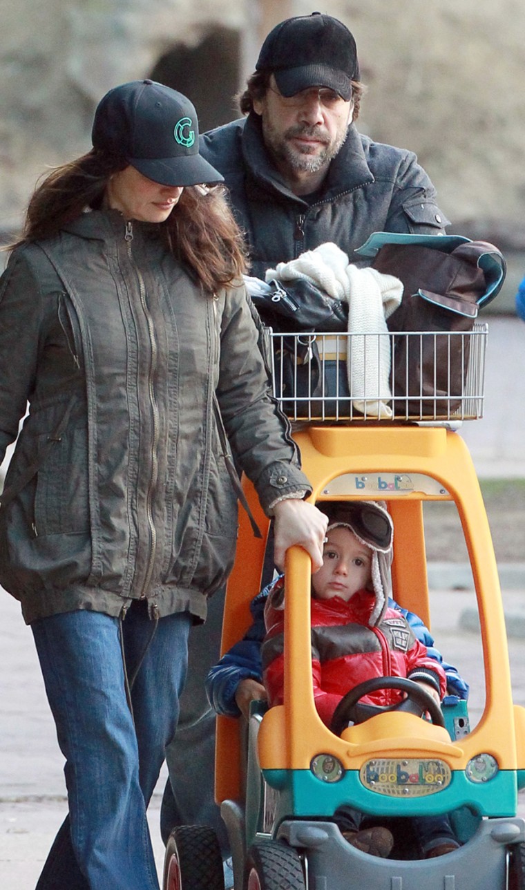 Penelope Cruz &amp; Javier Bardem Take Son Leo To The Madrid Zoo