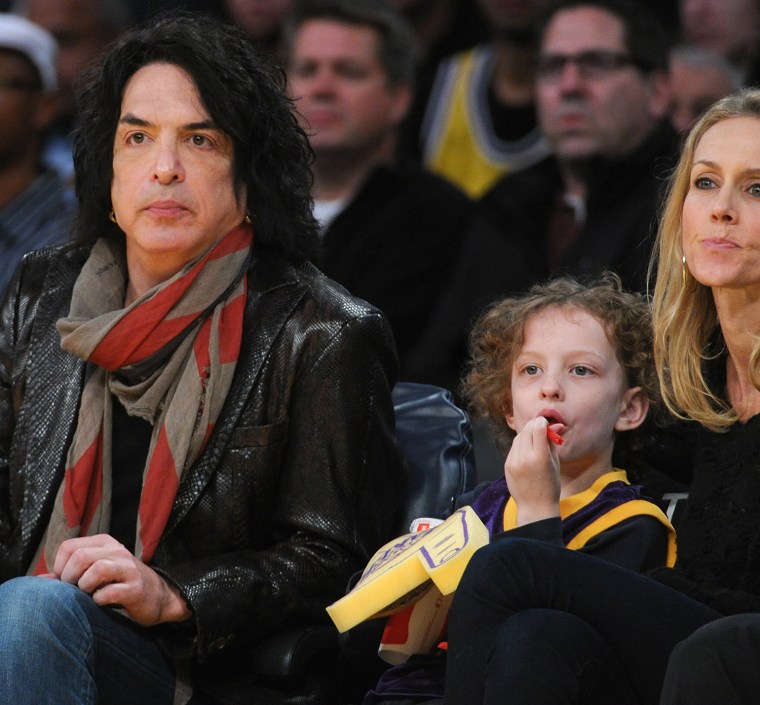 Image: Celebrities At The Lakers Game