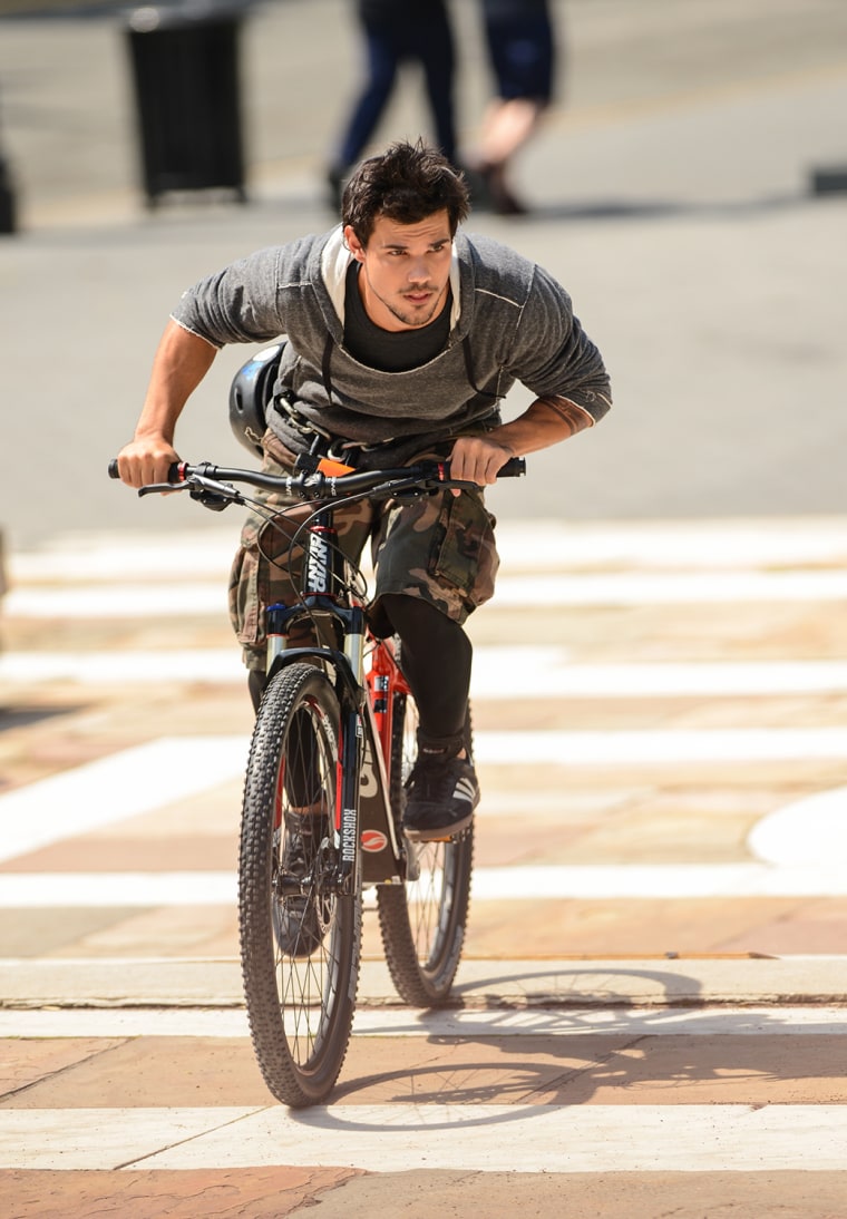 Image: On Location For \"Tracers\" - June 18, 2013