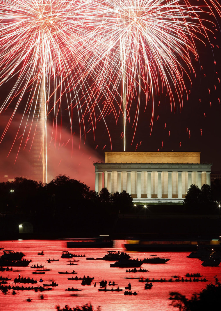 Image: Independence Day fireworks light the sky over Washington