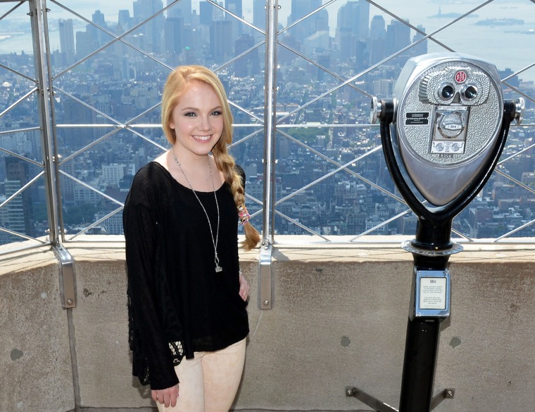 Image: Danielle Bradbery Visits The Empire State Building