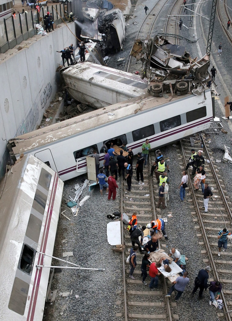 Image: TRAIN DERAILES IN SANTIAGO DE COMPOSTELA