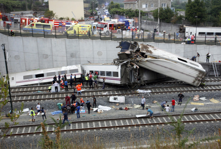 Image: Rescue workers pull victims from train crash near Santiago de Compostela
