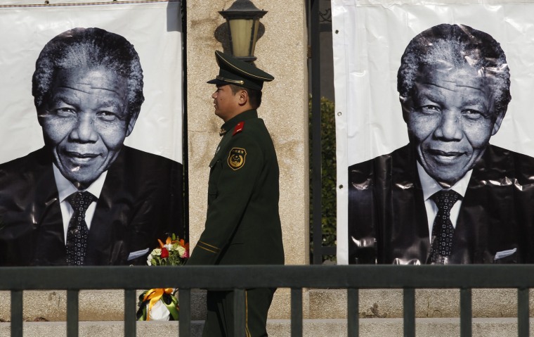 Image: South Africa embassy in China on Nelson Mandela's death