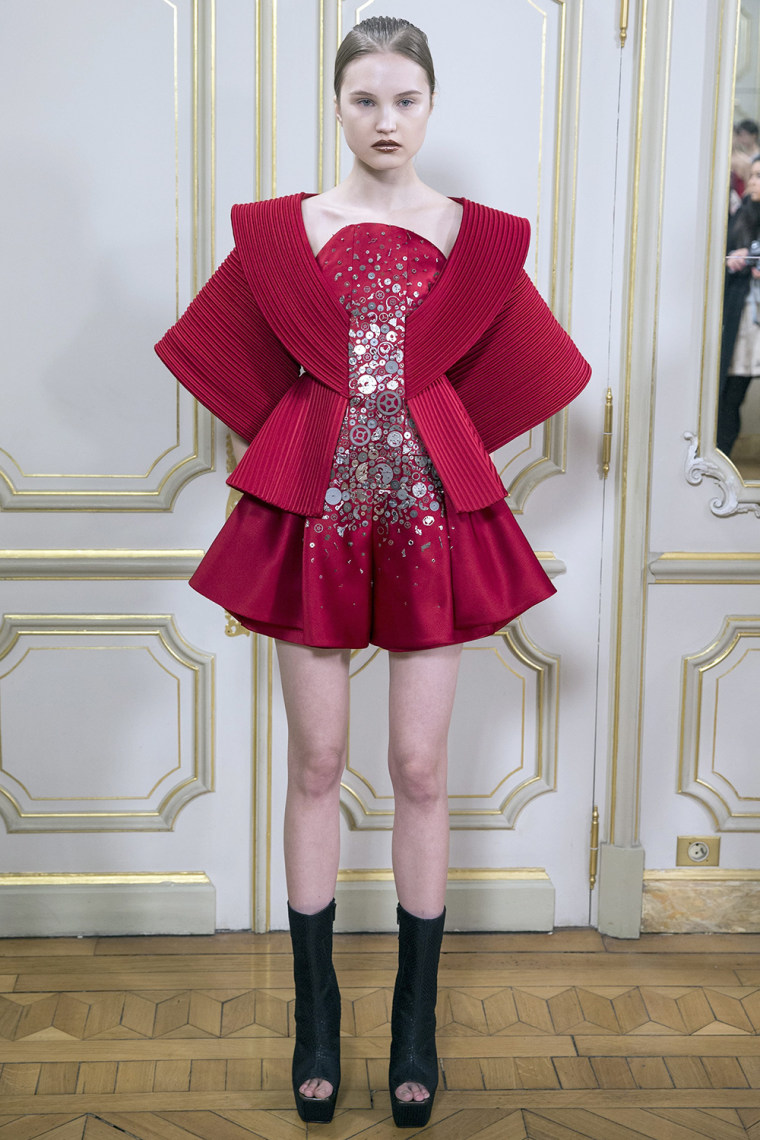 Image: Ilji - Runway - Paris Fashion Week Haute Couture S/S 2014