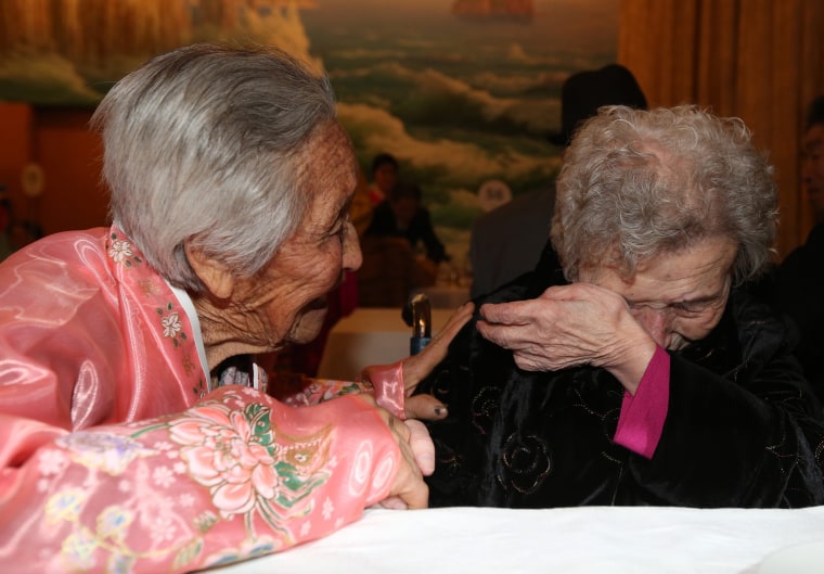 Image: Family reunions between South and North Korea