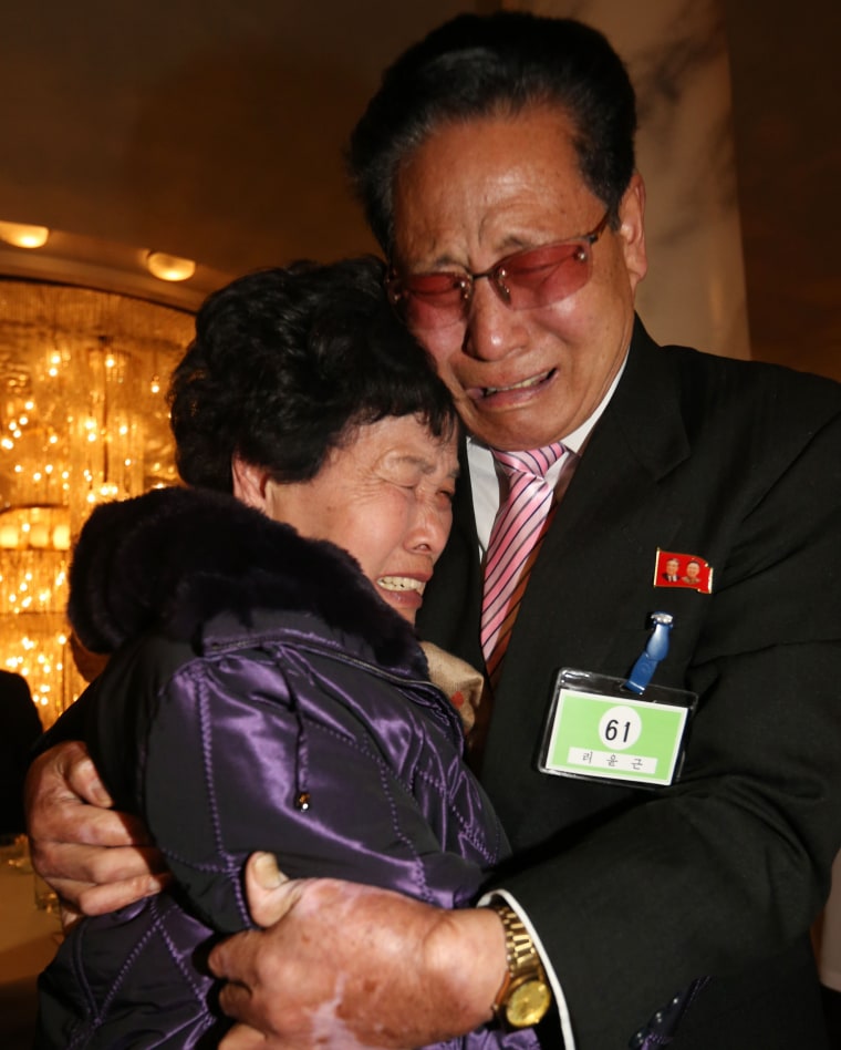 Image: NKOREA-SKOREA-FAMILY-REUNIONS