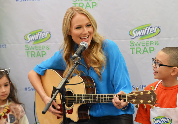 Image: Jewel Performs The \"Clean Up Song