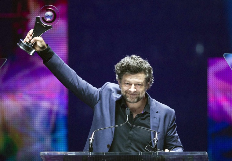 Image: Andy Serkis holds up the CinemaCon Vanguard Award after accepting it at the Big Screen Achievement Awards during CinemaCon in Las Vegas