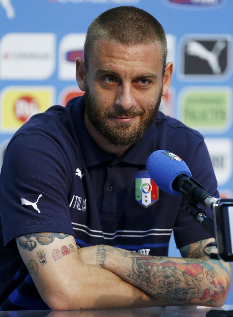 Image: Italy's national soccer player   De Rossi looks on during a news conference for the 2014 World Cup in Mangaratiba