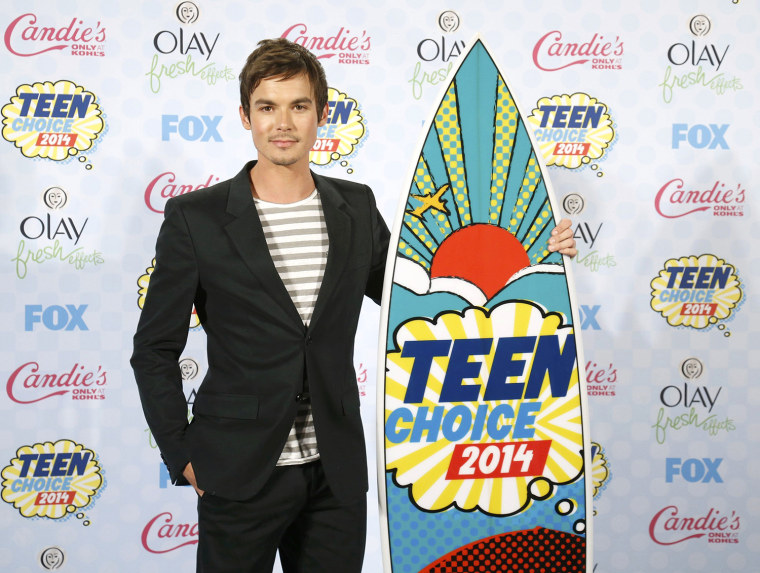 Image: Tyler Blackburn poses backstage after winning the Choice Summer TV Star: Male award for \"Pretty Little Liar's\" during  the Teen Choice Awards 2014 in Los Angeles