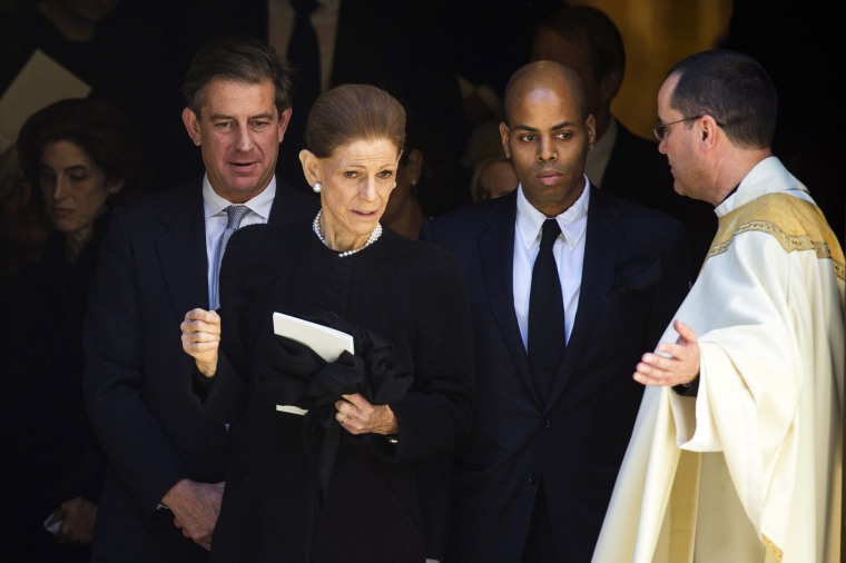 Fashion Elite Mourn at Oscar de la Renta Funeral