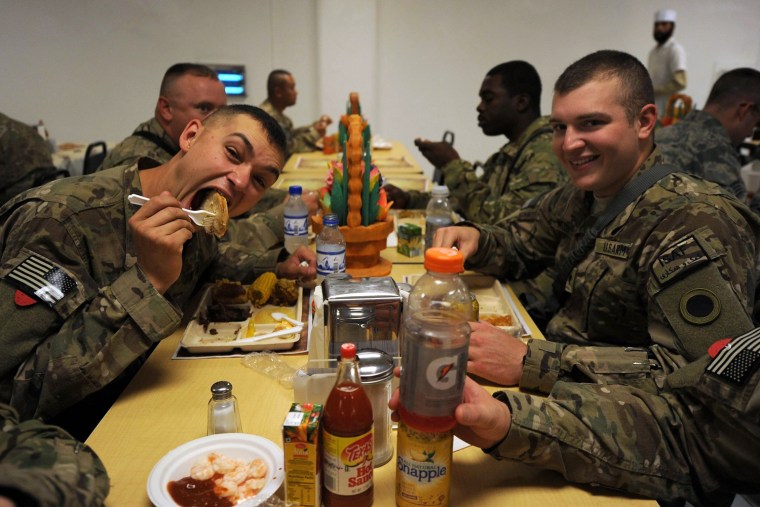 Image: US soldiers have their Thanksgiving Day meal at Bagram air base, 50 kms north of Kabul,, Afghanistan