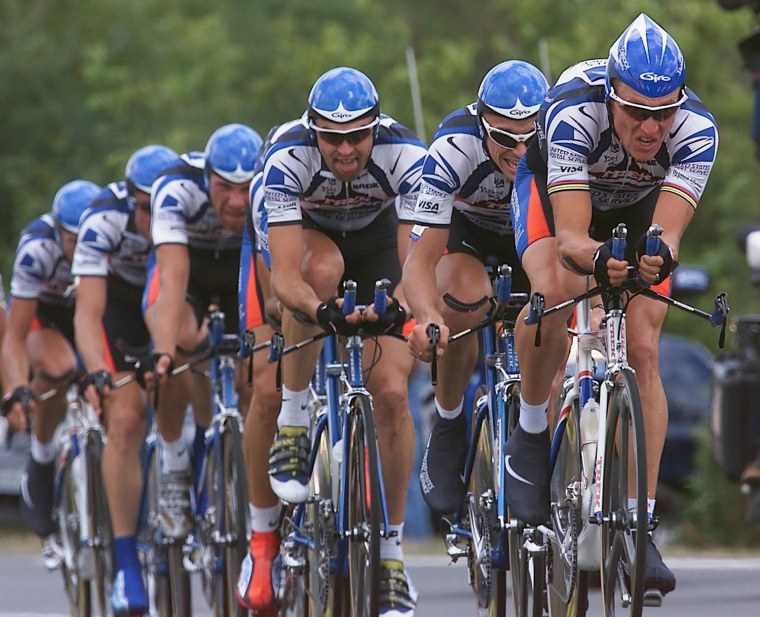 The cyclists of the US Postal team ride togetherle