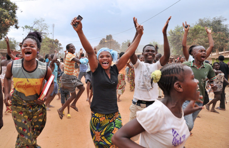 Image: 
Residents of Bangui celebrate after former Seleka rebels were escorted out of Kasai military camp