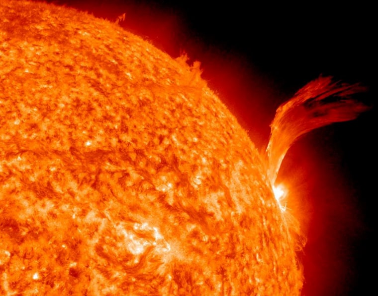 Image: Heavy plasma eruption on the sun