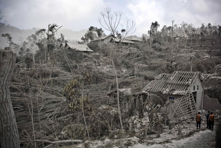 Image: Mass Evacuations As Mount Merapi Erupts