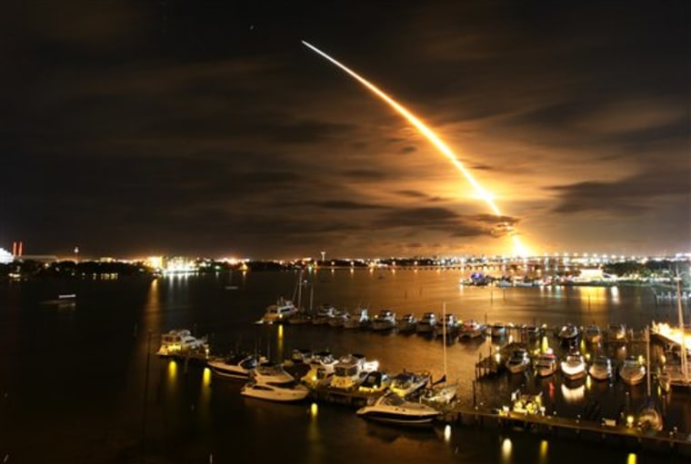 SPACE SHUTTLE DISCOVERY