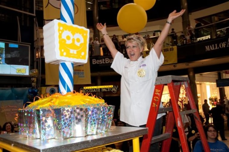 hungry-150-pound-cupcake-sets-record