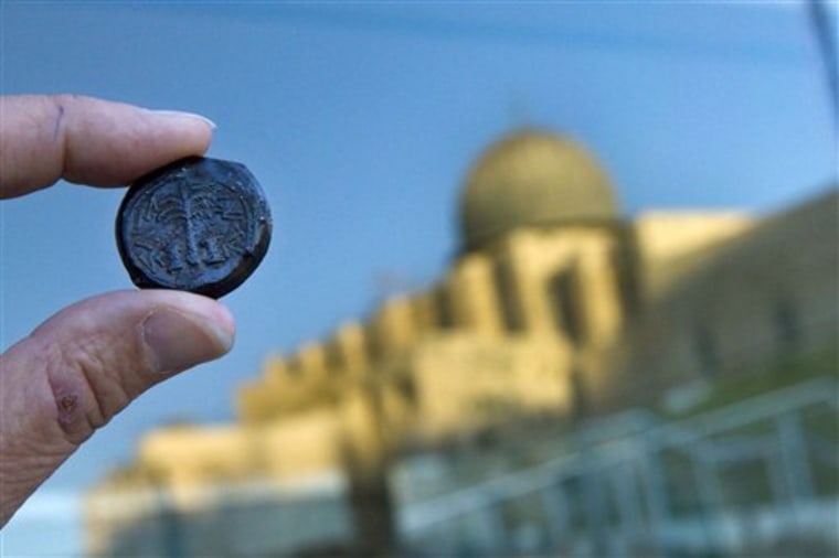 Israel displays coins from ancient Jewish revolt