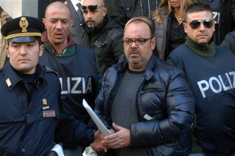 Italy, U.S. target Mafia in massive raids