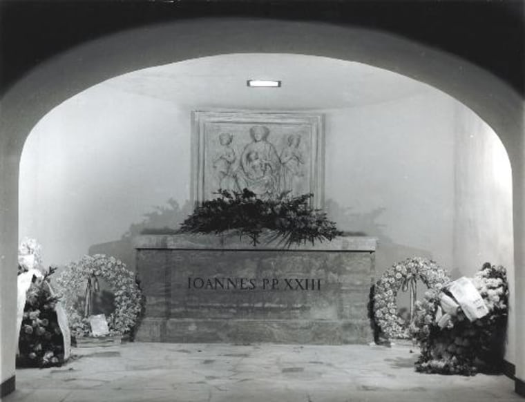 VATICAN POPE TOMB
