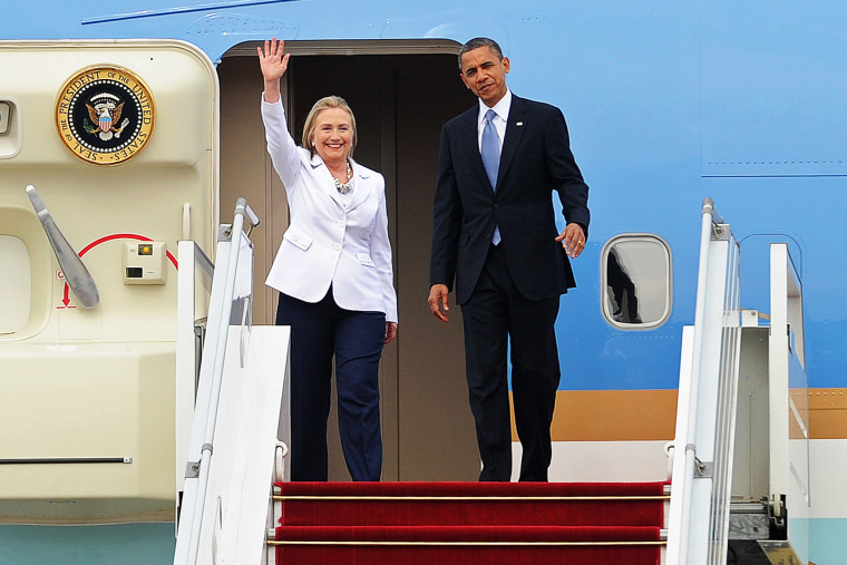 US President Barack Obama and Hillary Clinton wave on arrival at the Yangon International Airport, Nov. 19, 2012.