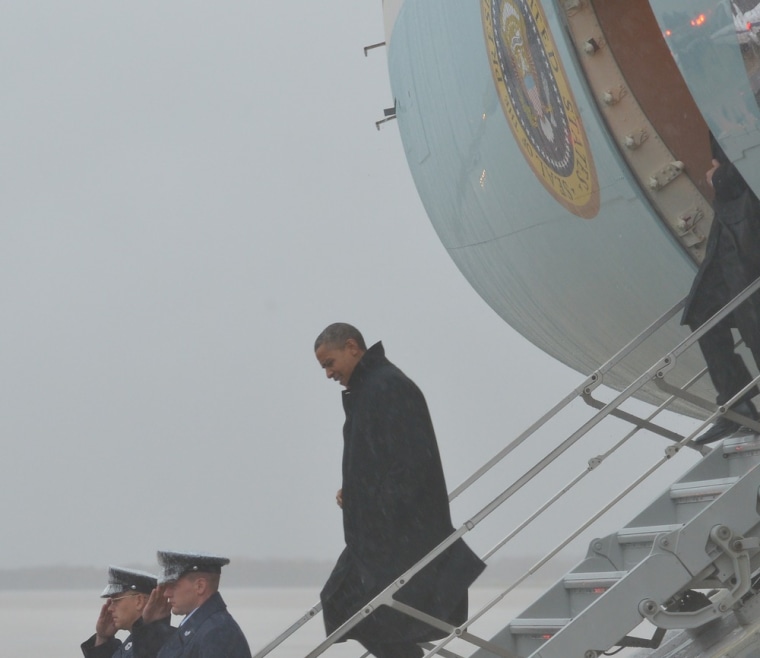 US President Barack Obama steps off Air Force One October 29, 2012 upon arrival at Andrews Air Force Base in Maryland (AFP PHOTO/Mandel NGAN)