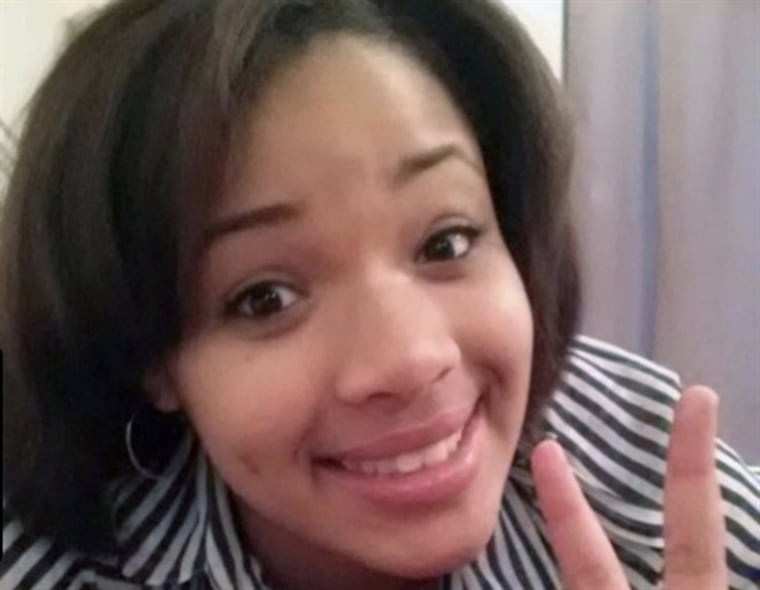 Hadiya Pendleton, 15, a student at King College Prep, was killed Tuesday at a Chicago park near a school, authorities said. (Photo provided by dnainfo.com)