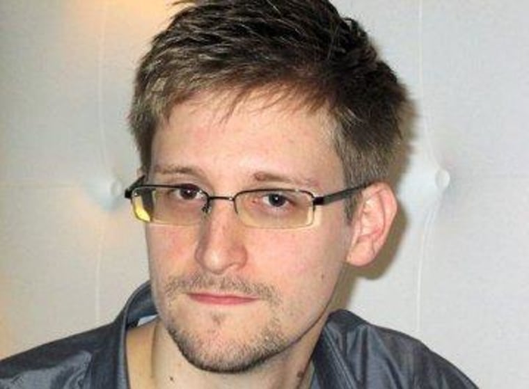 Peripatetic Snowden eyes asylum in Ecuador