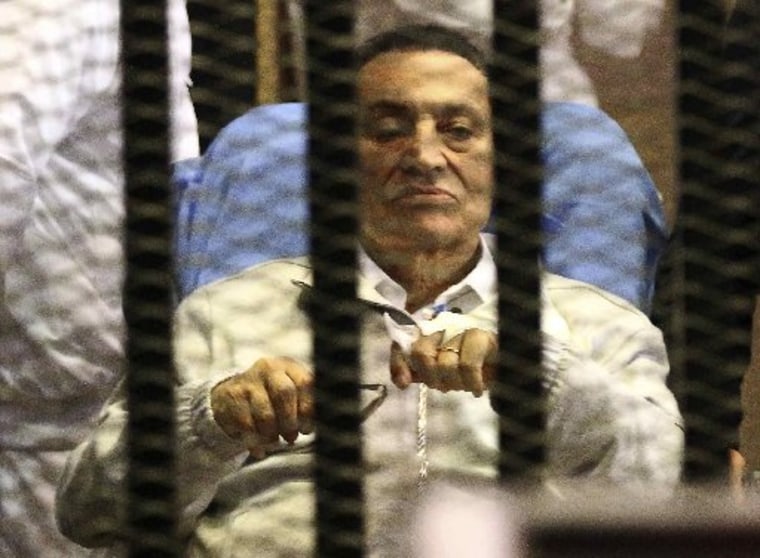 File photo: Egypt's ousted President Hosni Mubarak sits inside a dock at the police academy on the outskirts of Cairo April 15, 2013. (Photo by: Reuters)
