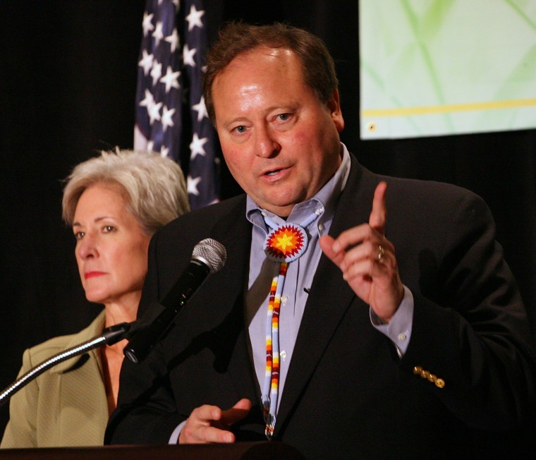 Montana Gov. Brian Schweitzer, right, speaks during a news conference as part of the National Governors Association's Securing a Clean Energy Future Initiative on Thursday, December 13, 2007 at the InterContinental Hotel in Tampa, Fla. Kansas Governor...