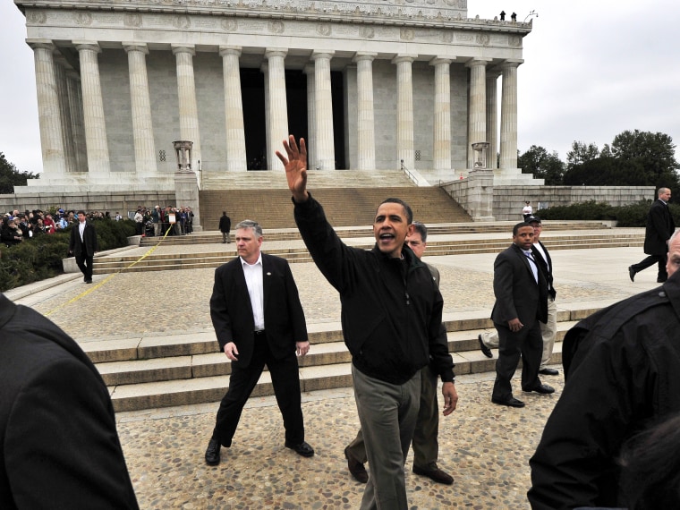 US President Barack Obama visits the Lincoln Memorial