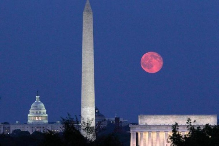 Super SCARY moon over DC!