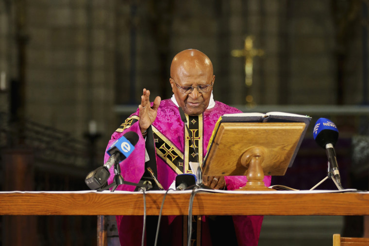 Desmond Tutu holds a mass for Nelson Mandela at Cape Town's Anglican St George's Cathedral, Dec. 6, 2013.