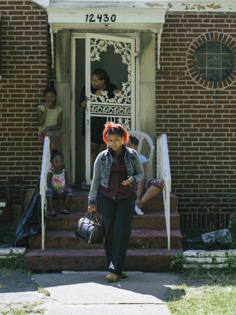 Minnie Wise, her siblings and her mother Keauna (background), at her home in the Roseland neighborhood of Chicago, July 23, 2014.