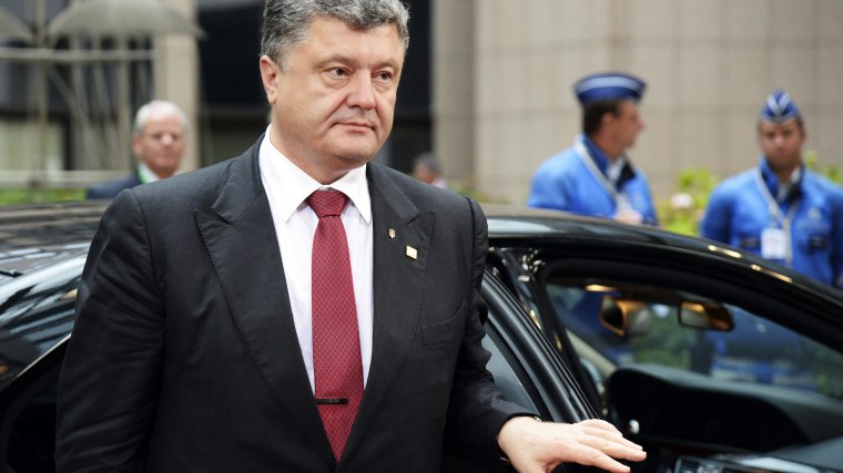 Ukrainian President Petro Poroshenko arrives to attend an EU summit at the EU headquarters in Brussels on August 30, 2014.
