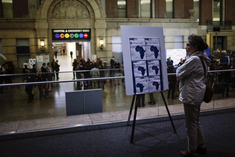 A woman reads alert on Ebola inside the Bellevue Hospital where Dr. Craig Spencer is being treated for Ebola symptoms in New York, N.Y., on Oct. 23, 2014. (Photo by Eduardo Munoz/Reuters)