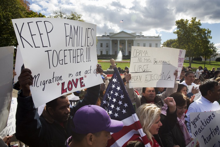 People rally for comprehensive immigration reform on Nov. 7, 2014, outside the White House in Washington DC. (Jacquelyn Martin/AP)