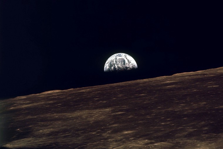 This is how the Earth appears from the moon. The foreground is the moonÃ­s surface and in the background is the Earth. This was made from Apollo 8 during a...