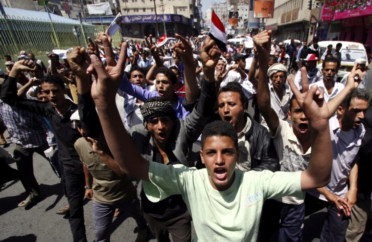 Anti-Houthi protesters demonstrate in Yemen's mainly Sunni southwestern city of Taiz, March 21, 2015. (Photo by Anees Mahyoub/Reuters)