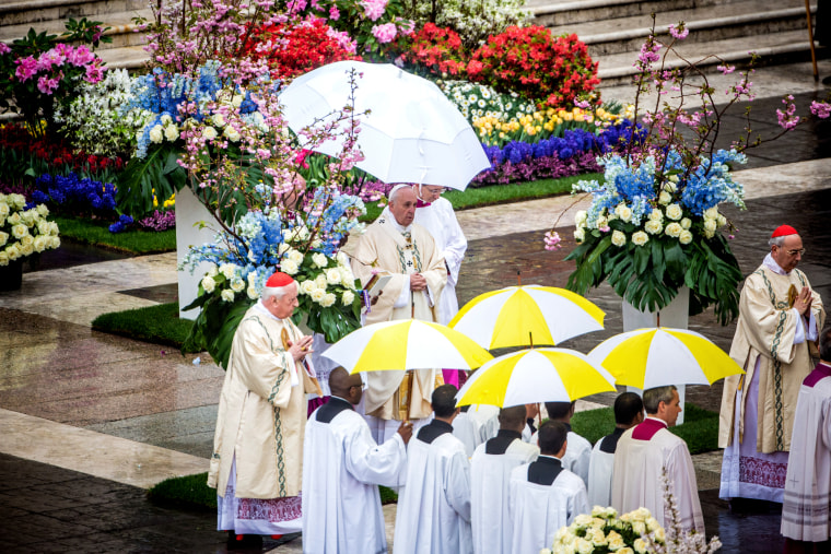 Pope Francis attends the Easter Mass on April 5, 2015 in Vatican City, Vatican. (Photo by Giulio Origlia/Getty)
