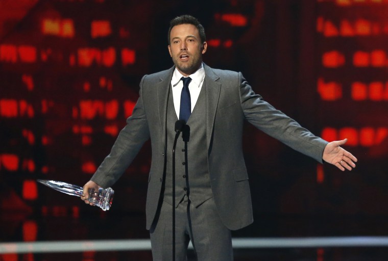 Actor Ben Affleck accepts the favorite humanitarian award during the 2015 People's Choice Awards in Los Angeles, Calif., Jan. 7, 2015. (Photo by Mario Anzuoni/Reuters)