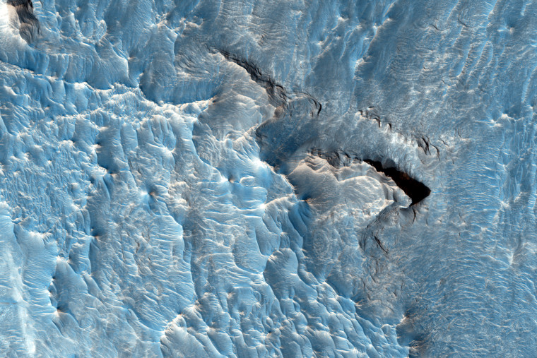 Light Toned Deposit in the Aureum Chaos Region on Mars.&nbsp;The High Resolution Imaging Science Experiment (HiRISE) camera aboard NASA's Mars Reconnaissance Orbiter acquired this closeup image of a light-toned deposit in Aureum Chaos, a 368 kilometer (229 mile) wide area in the eastern part of Valles Marineris, on Jan. 15, 2015, at 2:51 p.m. local Mars time.