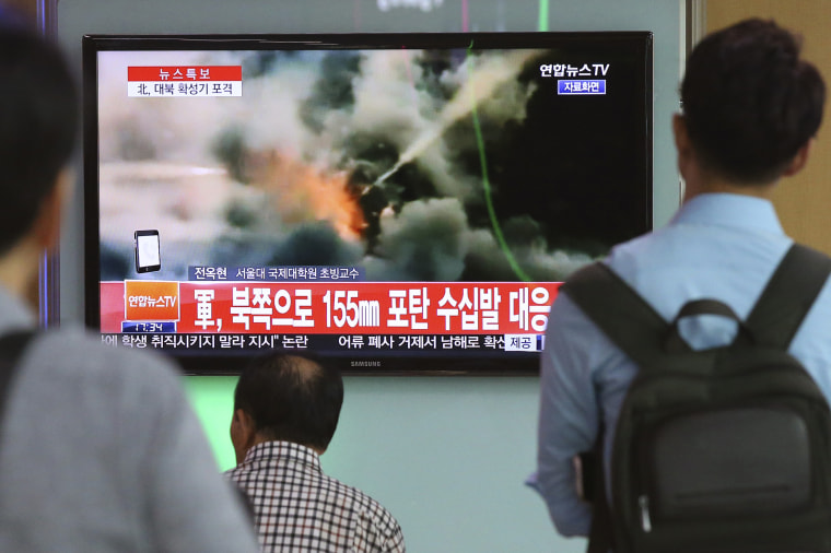 People watch news on shelling between North and South Korea, in Seoul, South Korea, Aug. 20, 2015. The South fired dozens of shells Thursday at the North after it sent a single artillery round at a South Korean border town. (Photo by Kim Do-hun/Yonhap/AP)